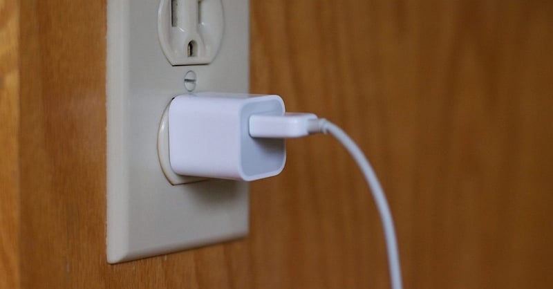 iPadを充電します