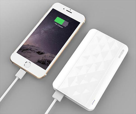 iPhone14を修正するデバイスを充電してオンになります